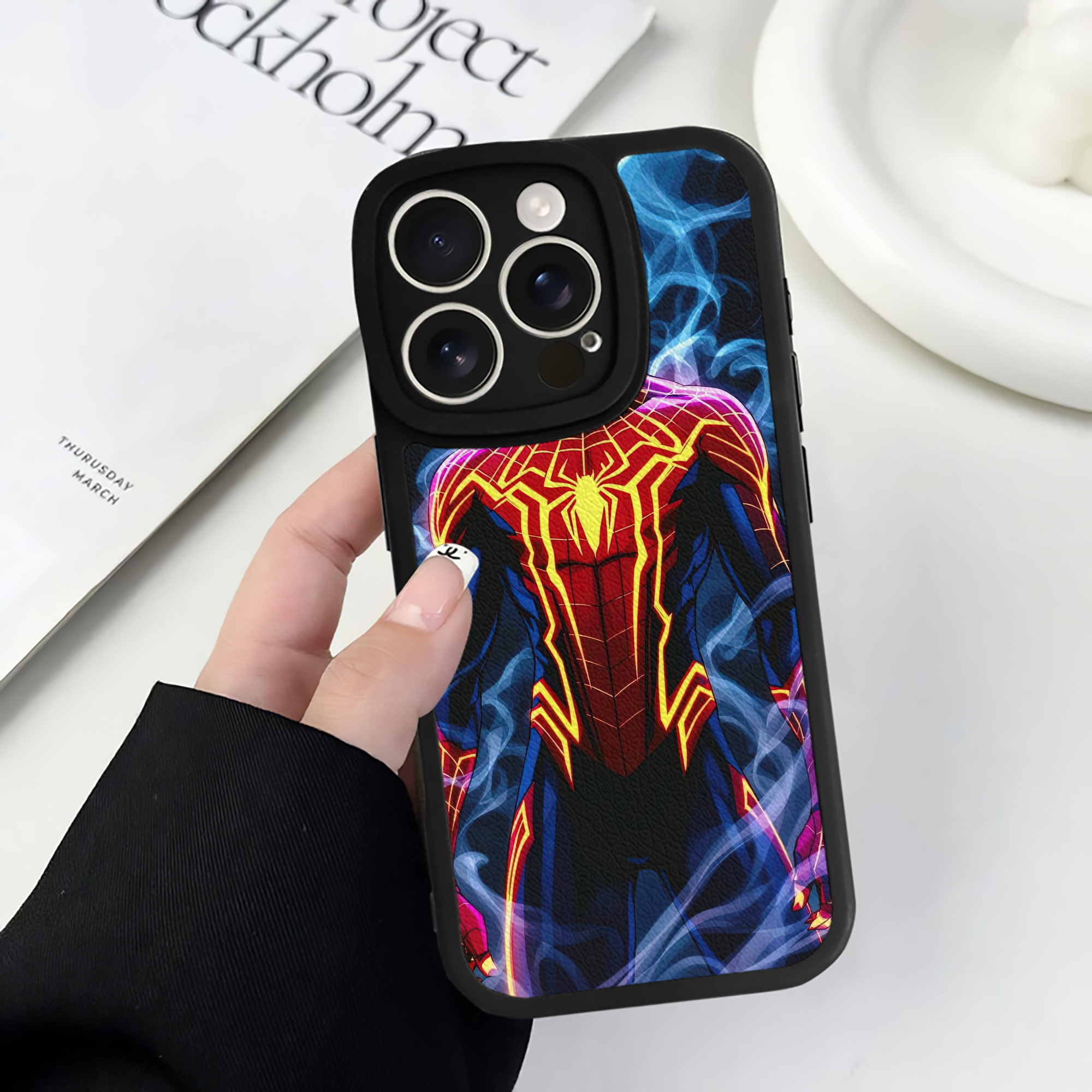 （画像用） Spider Man スパイダーマン 【iPhone 16シリーズ対応】シリコンスマホケース（レザー調） 材質：シリコン